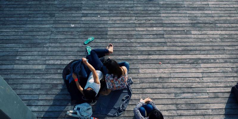 ZSZ100综合信息知识库：驱动食品饮料行业合规与批次追踪的智能引擎